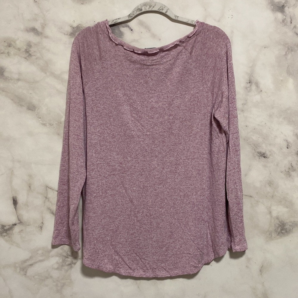 Gibson Ruffled Edge Raglan Pullover Top - Picture 6 of 12